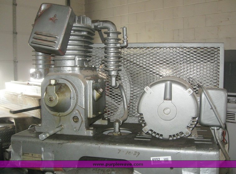 image for item 6552 Stationary industrial air compressor