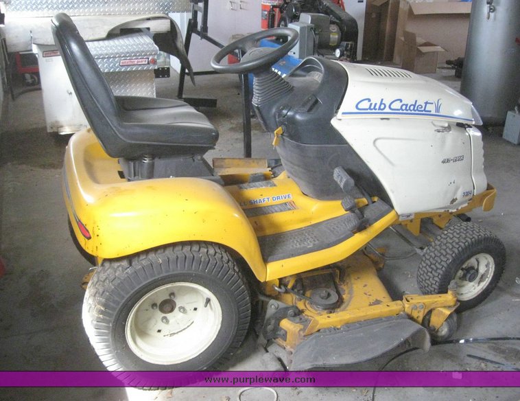image for item 6554 2003 Cub Cadet 3204 riding mower