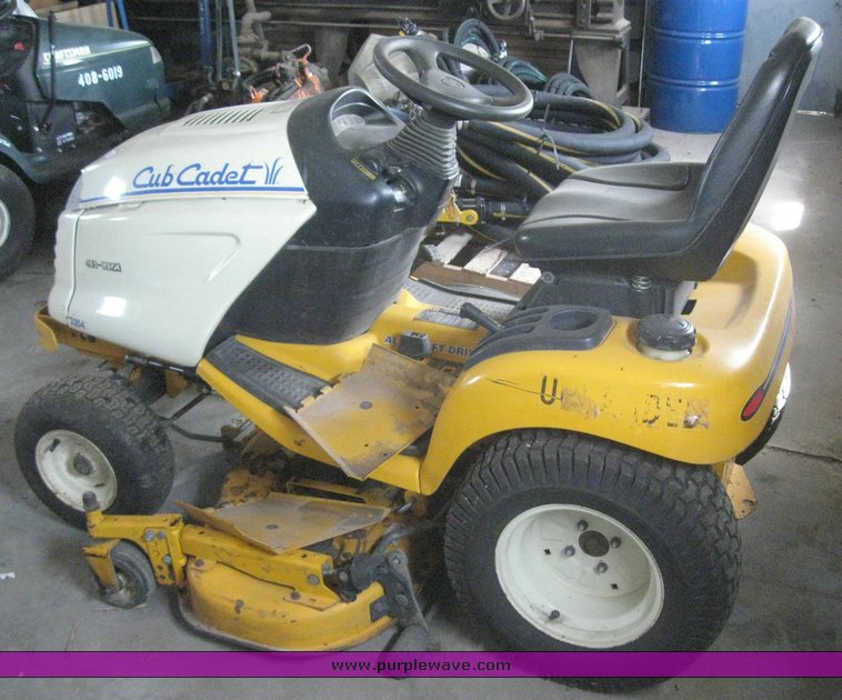 image for item 6554 2003 Cub Cadet 3204 riding mower