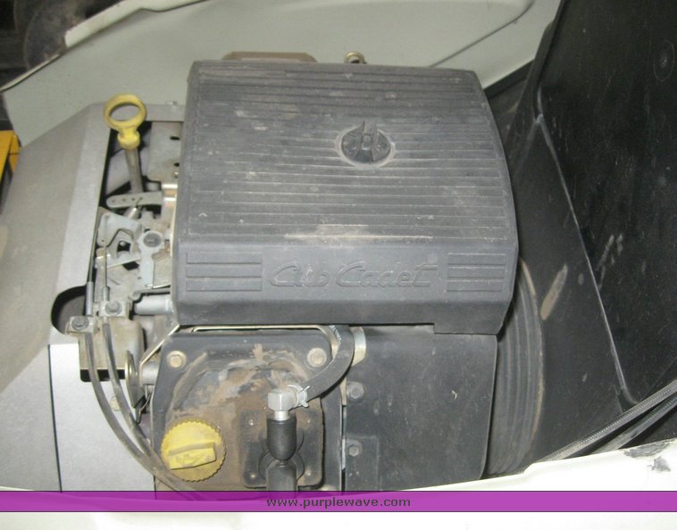 image for item 6554 2003 Cub Cadet 3204 riding mower