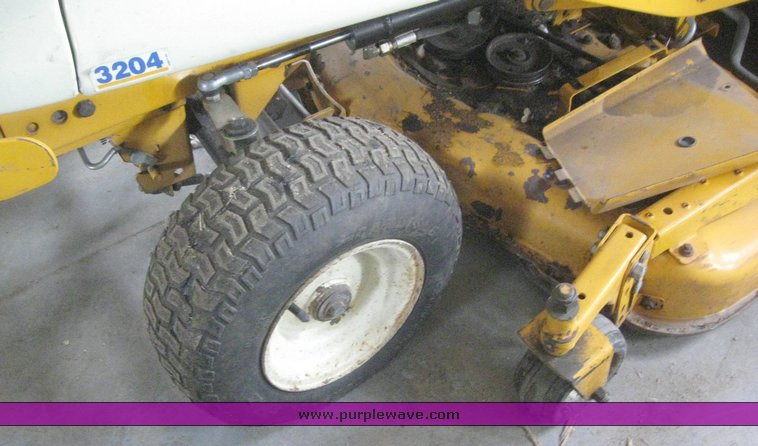 image for item 6554 2003 Cub Cadet 3204 riding mower