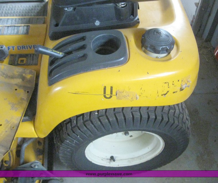 image for item 6554 2003 Cub Cadet 3204 riding mower