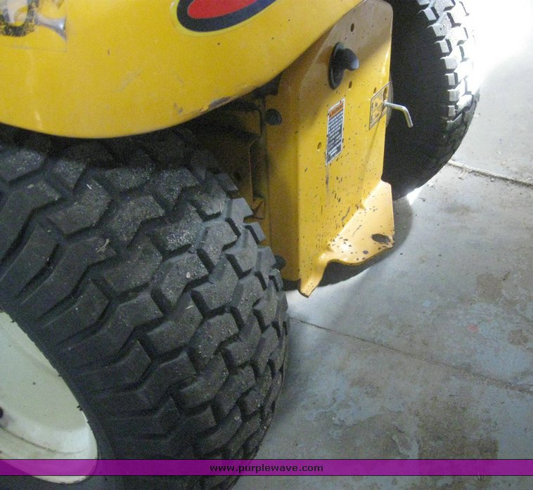 image for item 6554 2003 Cub Cadet 3204 riding mower