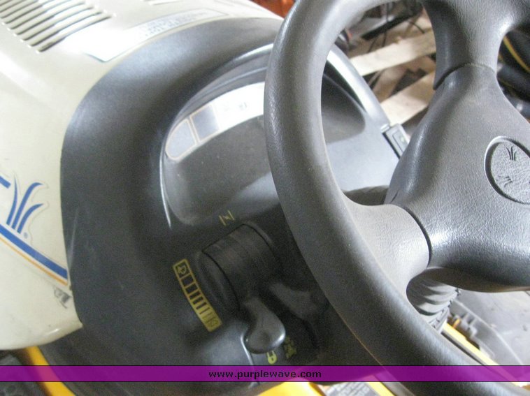 image for item 6554 2003 Cub Cadet 3204 riding mower