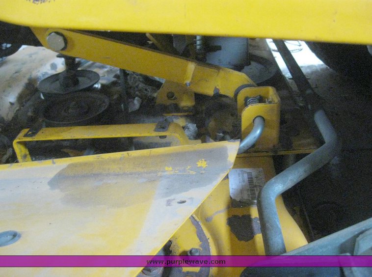 image for item 6554 2003 Cub Cadet 3204 riding mower