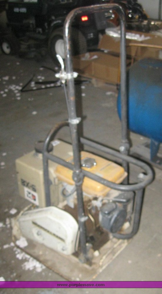 image for item 6558 1999 Ingersoll 13X6W vibratory plate compactor