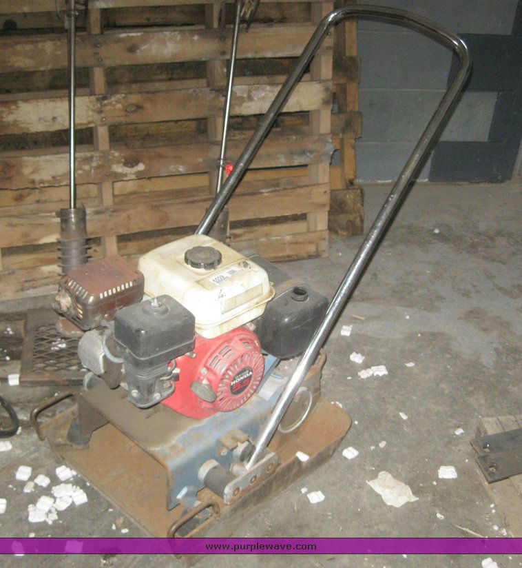 image for item 6559 1998 Bartel B1811H vibratory plate compactor