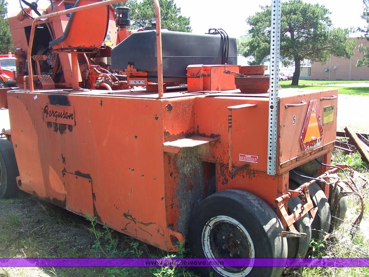 image for item 7076 1985 Ferguson SP912 pneumatic roller