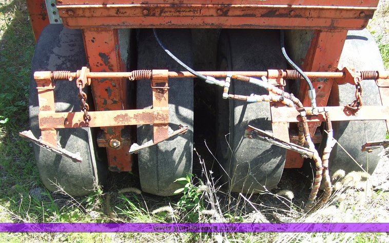 image for item 7076 1985 Ferguson SP912 pneumatic roller