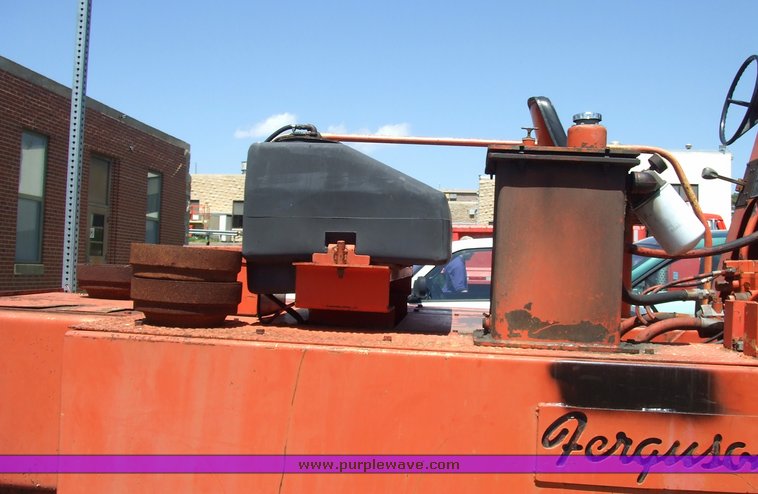 image for item 7076 1985 Ferguson SP912 pneumatic roller