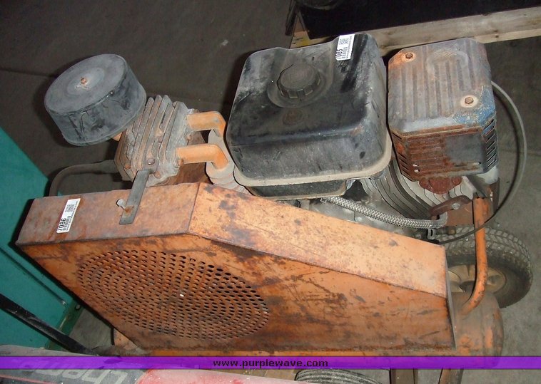 image for item 7085 1994 American portable air compressor
