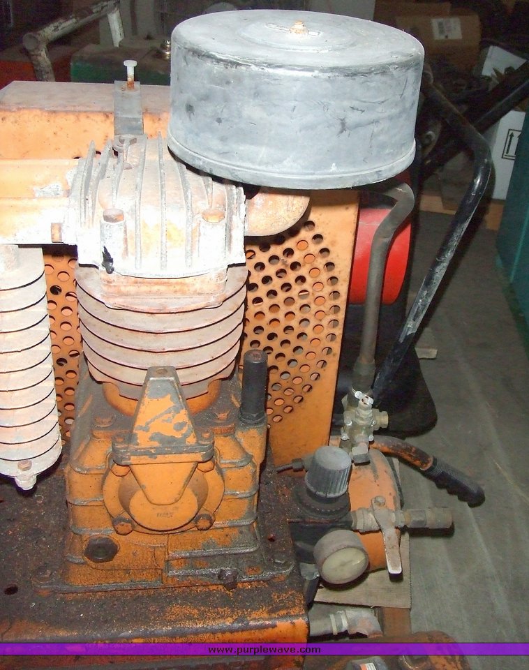 image for item 7085 1994 American portable air compressor