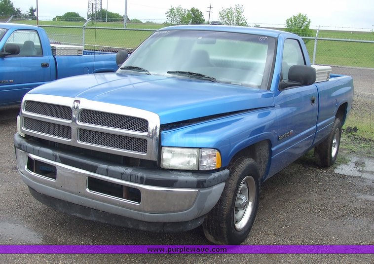 image for item 7092 1999 Dodge Ram 1500 pickup