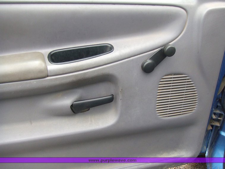 image for item 7092 1999 Dodge Ram 1500 pickup