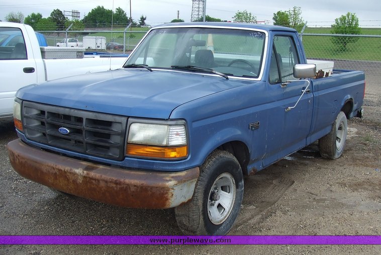 image for item 7093 1993 Ford F150 pickup