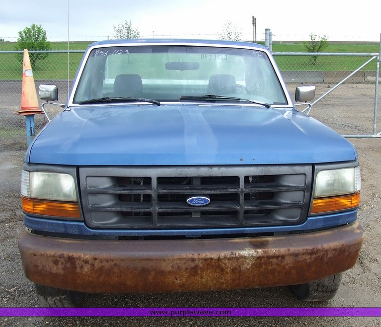 image for item 7093 1993 Ford F150 pickup