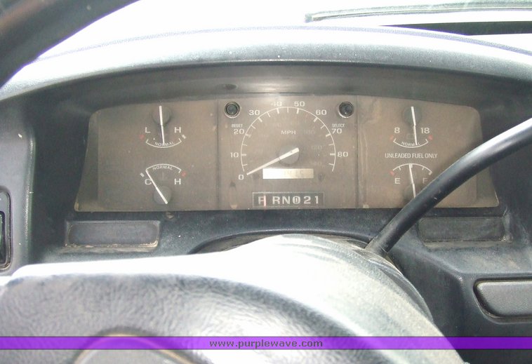 image for item 7093 1993 Ford F150 pickup