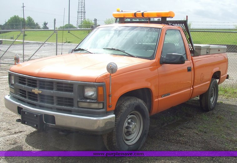image for item 7094 1999 Chevrolet C2500 pickup