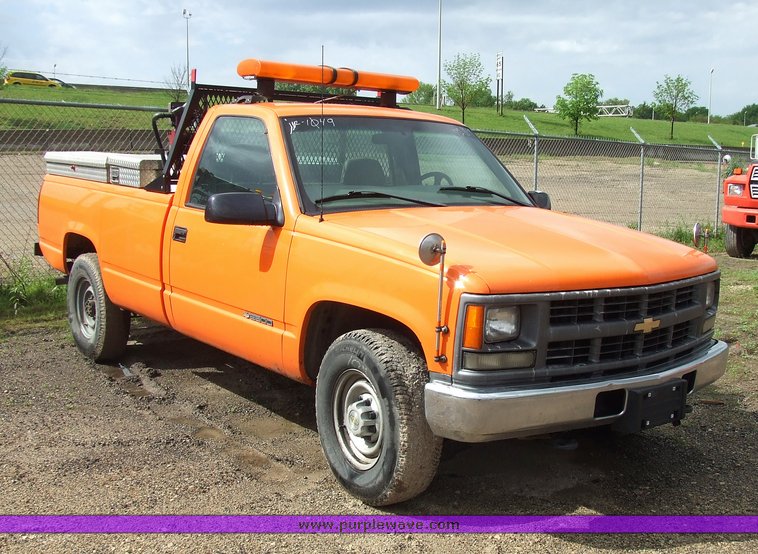 image for item 7094 1999 Chevrolet C2500 pickup
