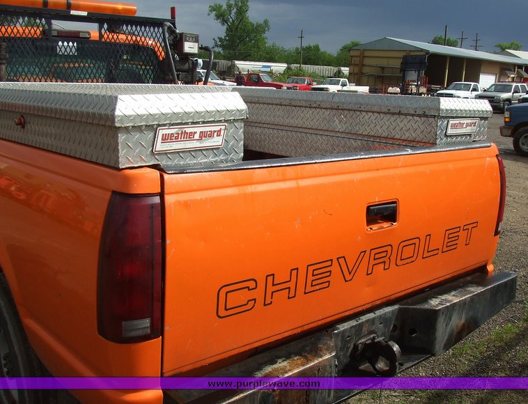image for item 7094 1999 Chevrolet C2500 pickup