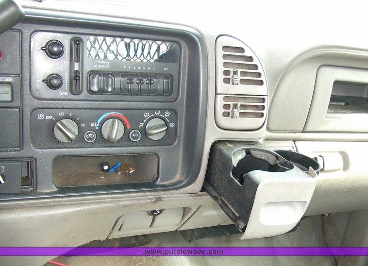image for item 7094 1999 Chevrolet C2500 pickup