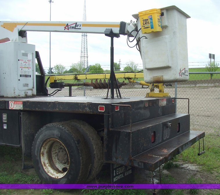 image for item 7095 1994 Ford F700F bucket truck