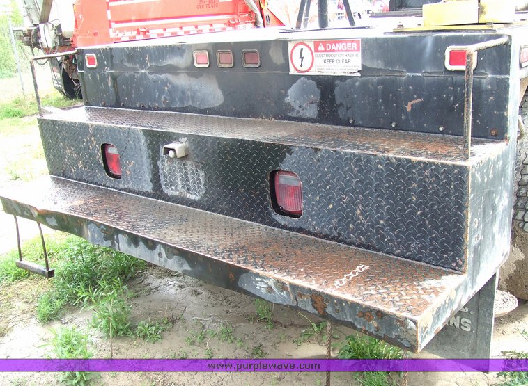 image for item 7095 1994 Ford F700F bucket truck