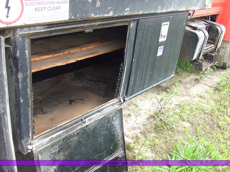 image for item 7095 1994 Ford F700F bucket truck