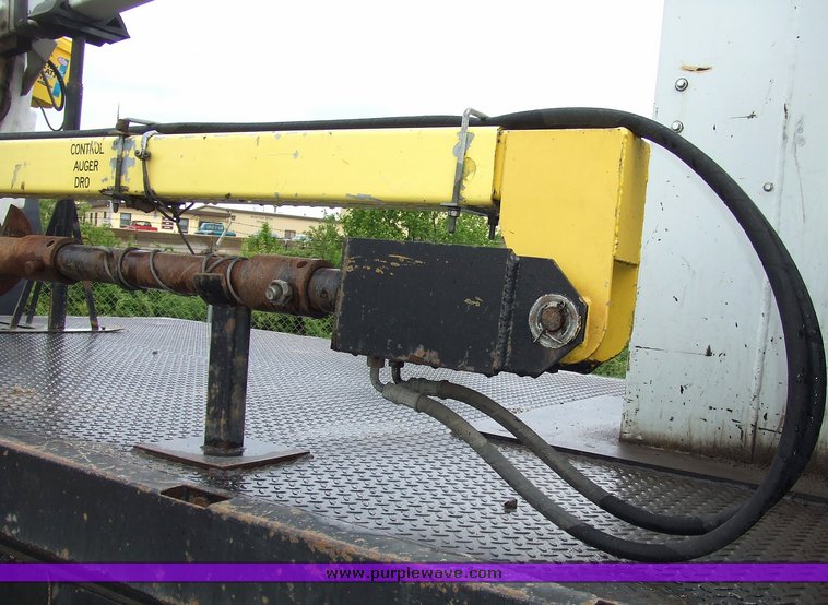 image for item 7095 1994 Ford F700F bucket truck