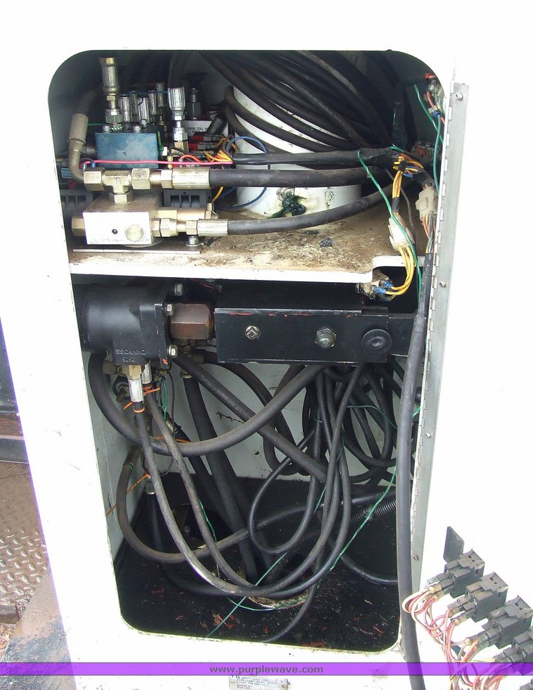 image for item 7095 1994 Ford F700F bucket truck