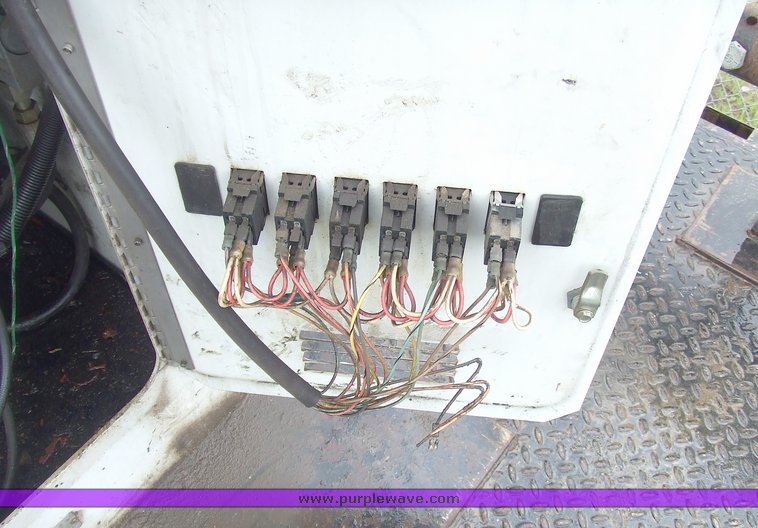 image for item 7095 1994 Ford F700F bucket truck