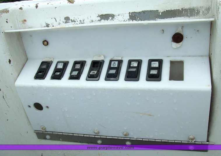 image for item 7095 1994 Ford F700F bucket truck