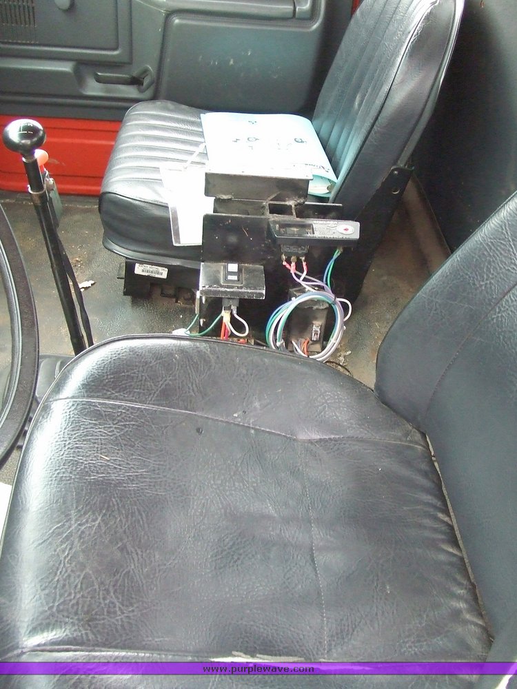 image for item 7095 1994 Ford F700F bucket truck