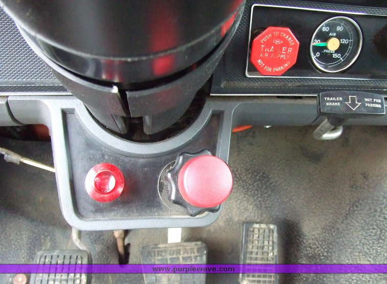 image for item 7095 1994 Ford F700F bucket truck