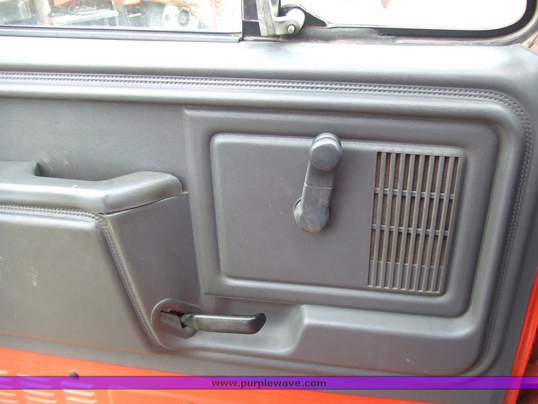 image for item 7095 1994 Ford F700F bucket truck