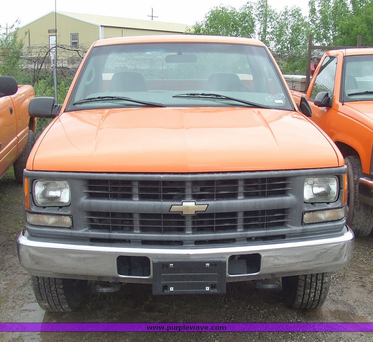 image for item 7096 1999 Chevrolet C2500 pickup with utility bed