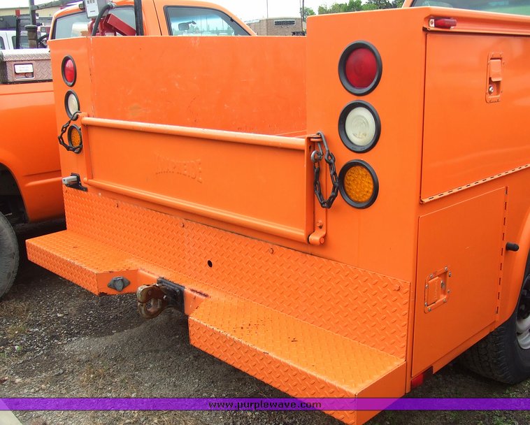 image for item 7096 1999 Chevrolet C2500 pickup with utility bed