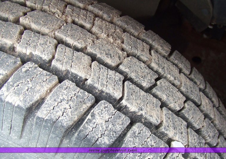 image for item 7096 1999 Chevrolet C2500 pickup with utility bed