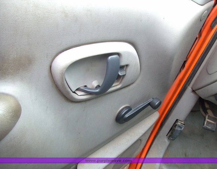 image for item 7096 1999 Chevrolet C2500 pickup with utility bed