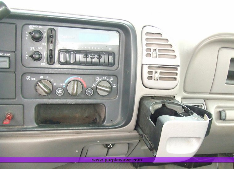 image for item 7096 1999 Chevrolet C2500 pickup with utility bed