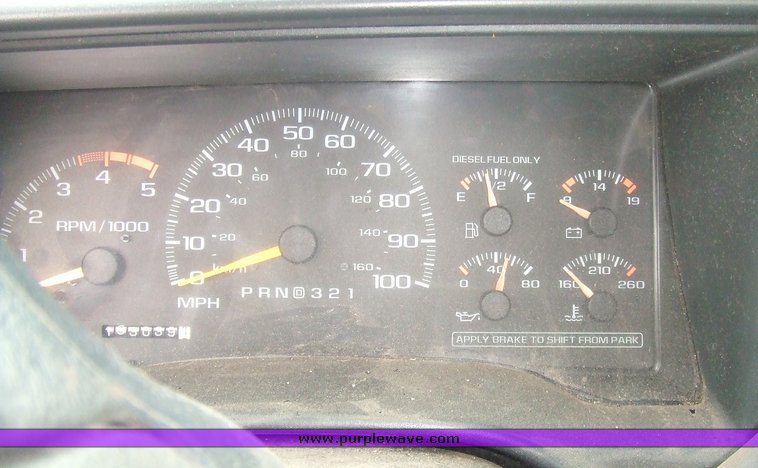 image for item 7096 1999 Chevrolet C2500 pickup with utility bed