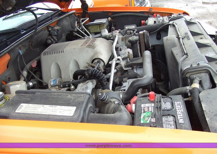 image for item 7096 1999 Chevrolet C2500 pickup with utility bed