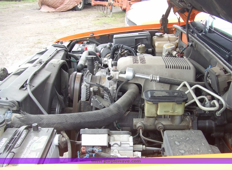 image for item 7096 1999 Chevrolet C2500 pickup with utility bed