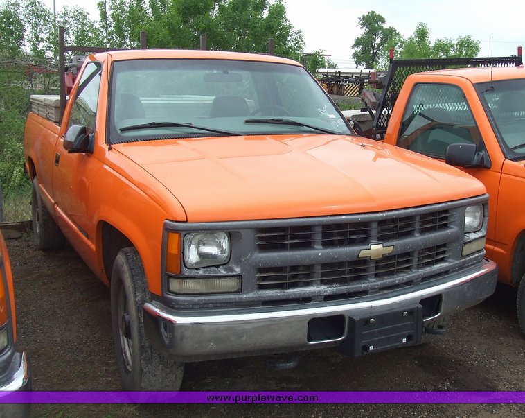 image for item 7097 1999 Chevrolet C2500 pickup