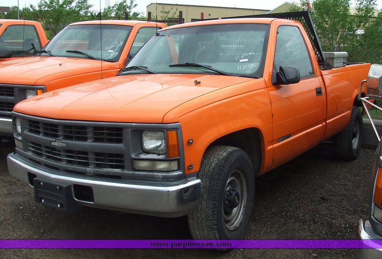 image for item 7098 1999 Chevrolet C2500 pickup