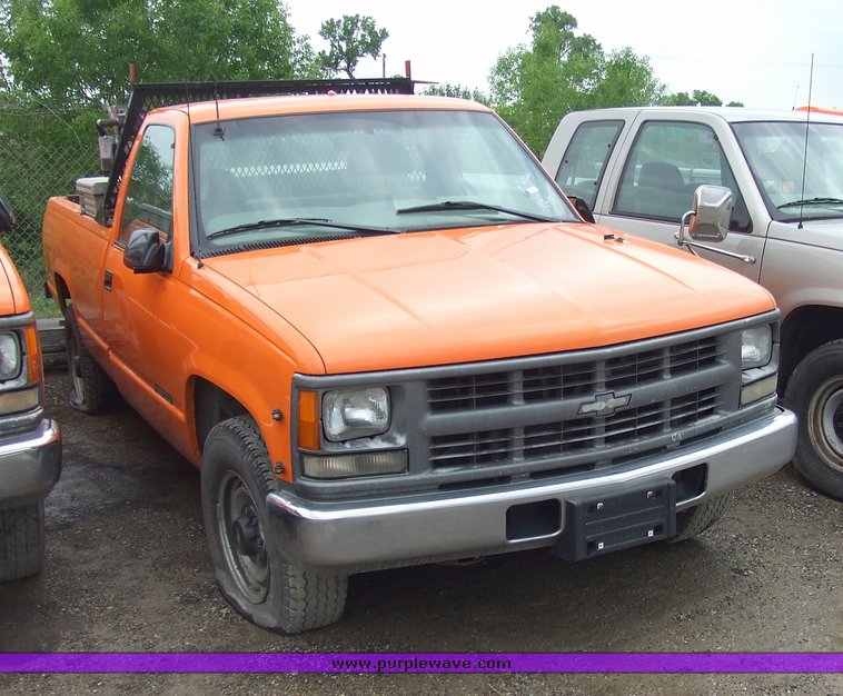 image for item 7098 1999 Chevrolet C2500 pickup