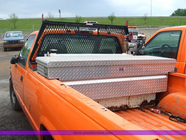 image for item 7098 1999 Chevrolet C2500 pickup