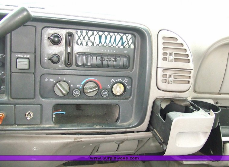 image for item 7098 1999 Chevrolet C2500 pickup