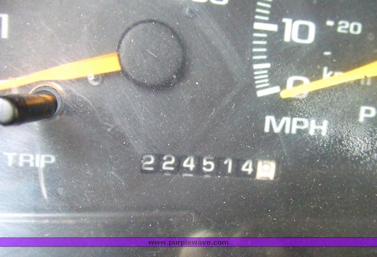 image for item 7098 1999 Chevrolet C2500 pickup