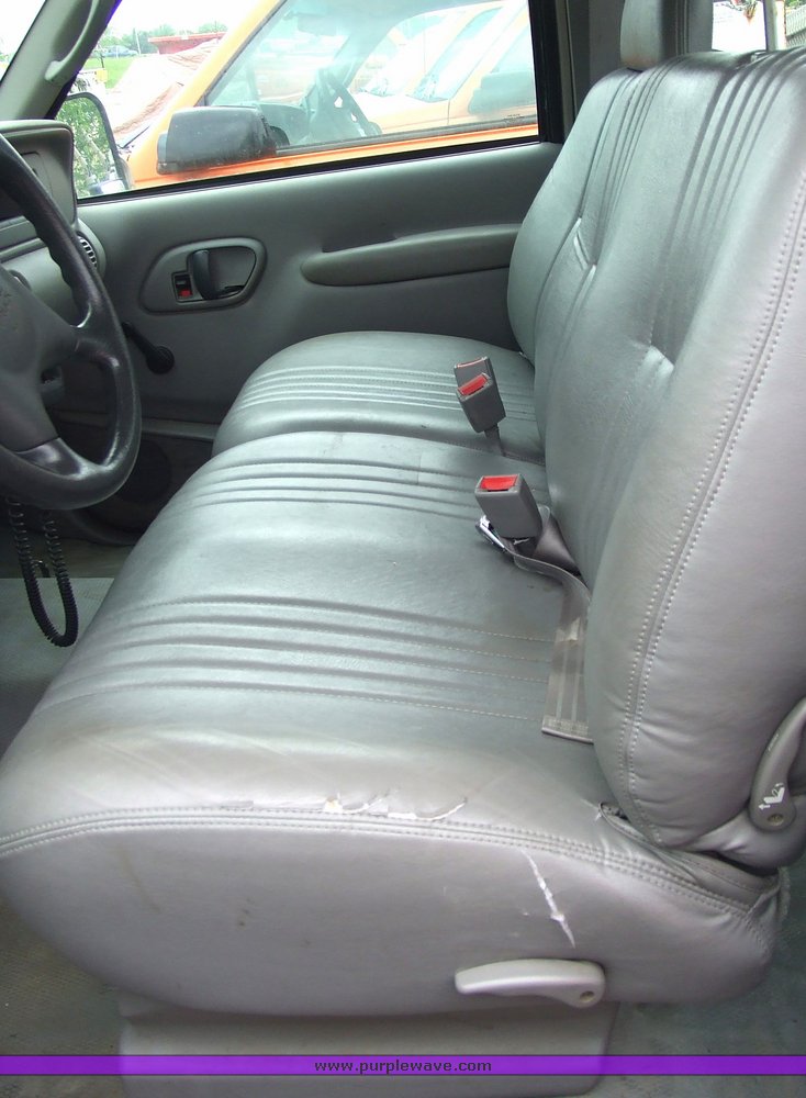 image for item 7099 2000 GMC Sierra C2500 club cab pickup